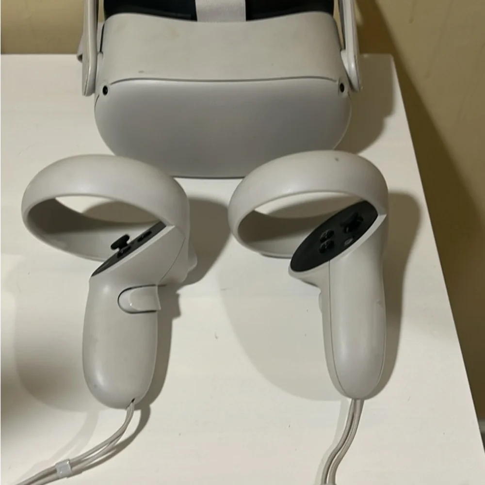 Standalone VR Headset with Controllers - White